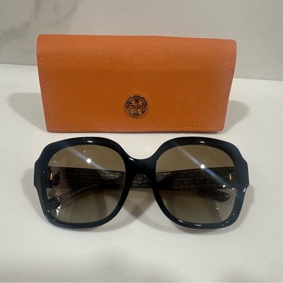 Tory Burch Black Oversized Sunglasses - Picture 4 of 9